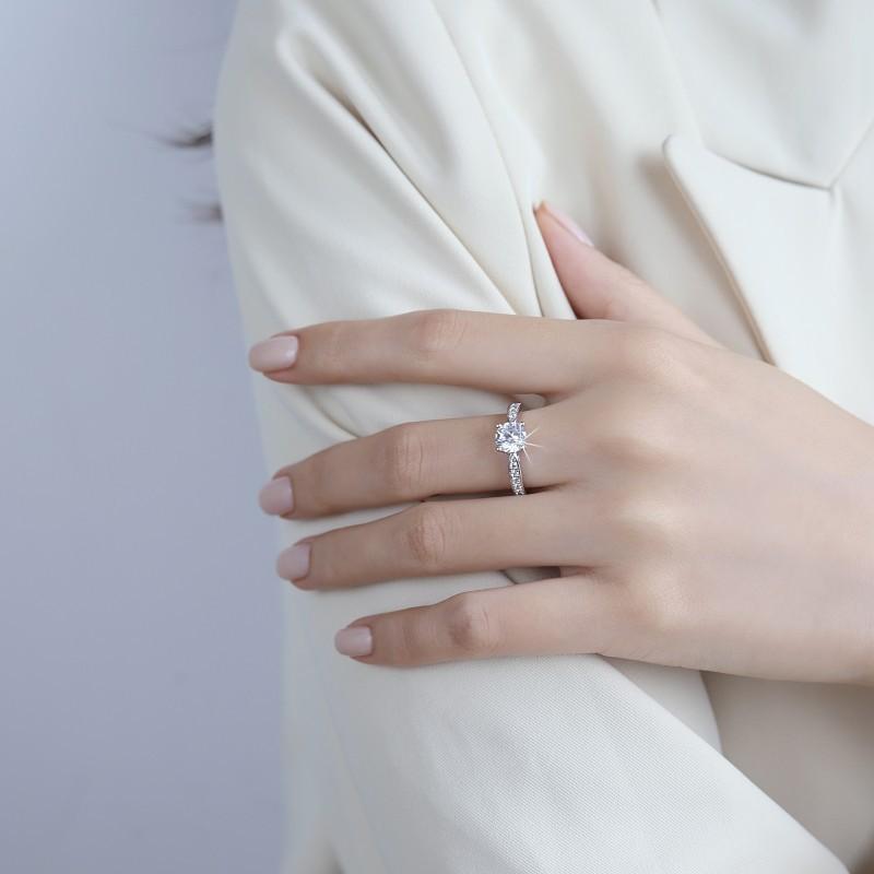 💎 Royal Elegance Diamond Ring – The Sparkle of Forever 💎