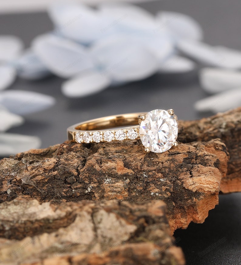 💎 Royal Elegance Diamond Ring – The Sparkle of Forever 💎